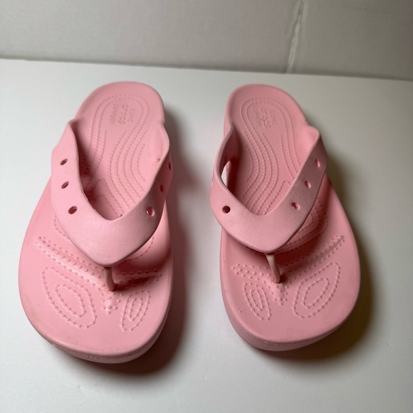 Crocs Classic Platform Flip Flops - Picture 3 of 10